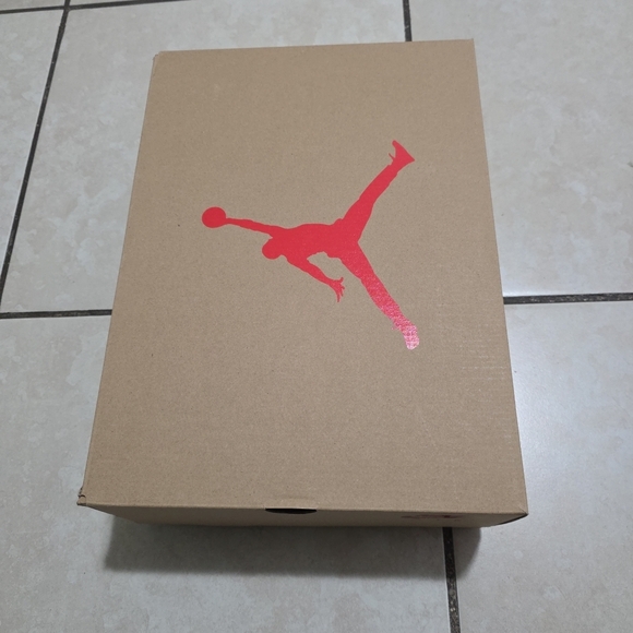 Empty Shoe Box - Picture 4 of 7